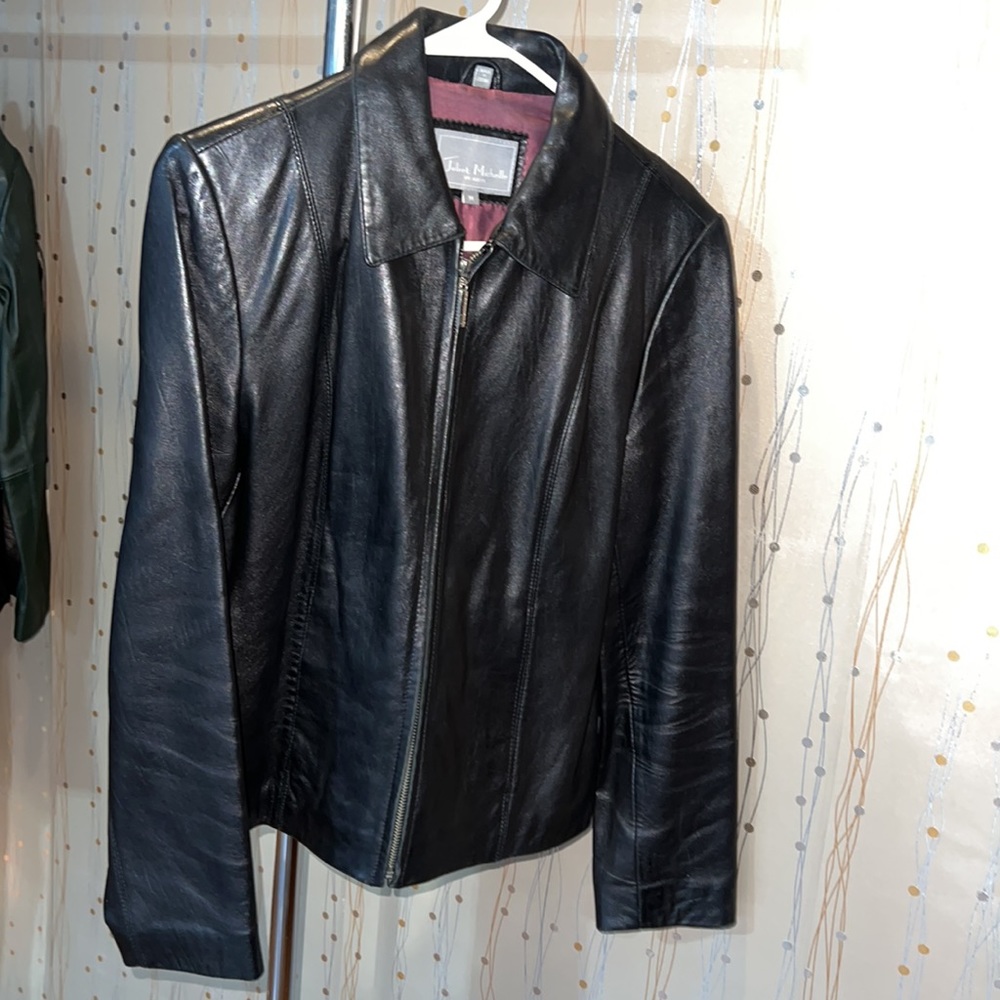 Leather jacket - Picture 2 of 6